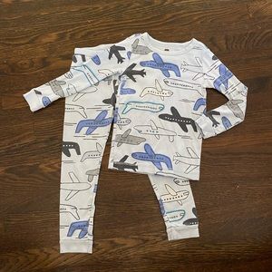 Tea Collection airplane print blue pajamas sz 6